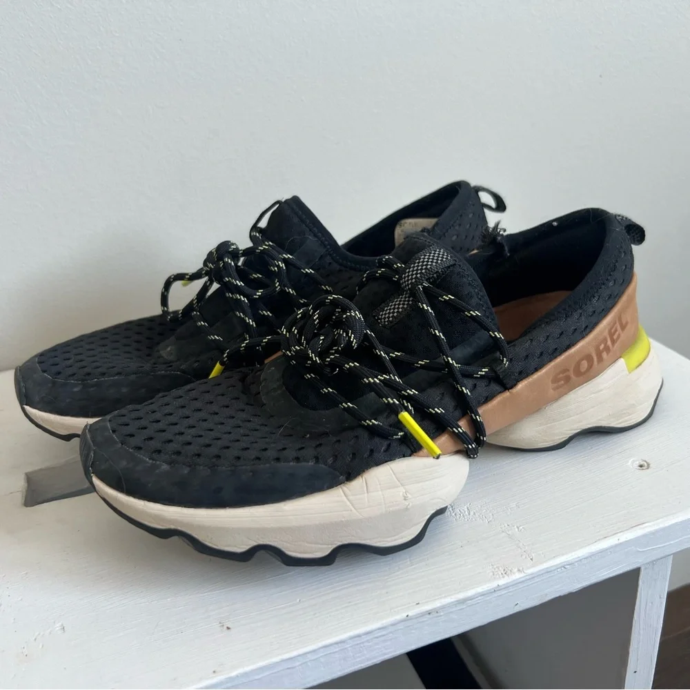 Sorel Black and Beige Athletic Shoes - Size 8 - Picture 2 of 5